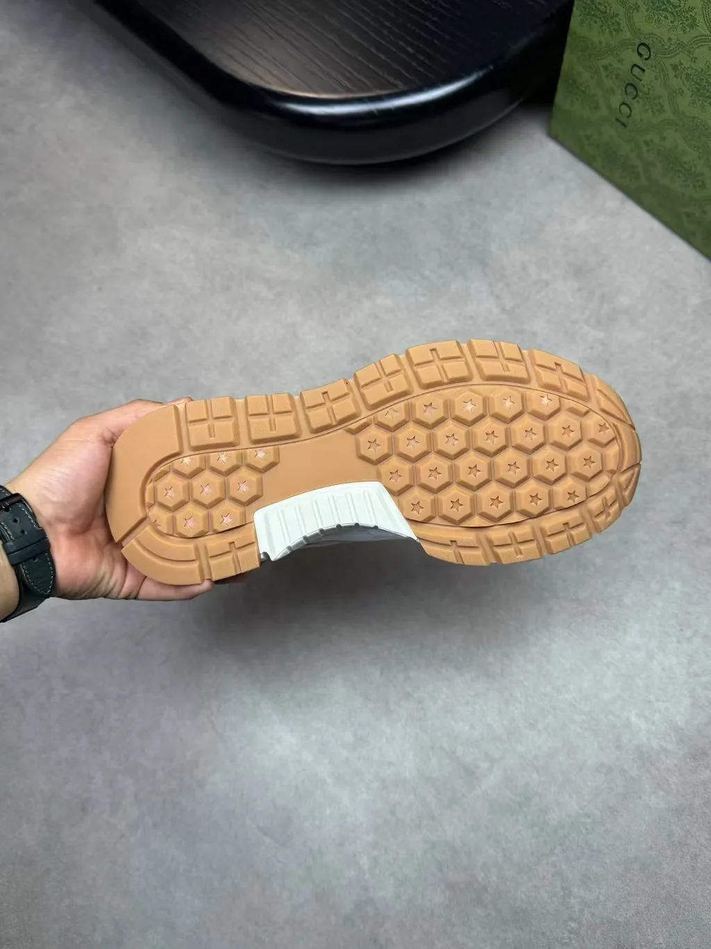 P460 new men's shoes GUCCI [Lightning] latest shoes are shipped. Original quality, fashionable, special materials, sheepskin lining, new packaging. The foot feels super comfortable and the workmanship is impeccable. Size: 38-45